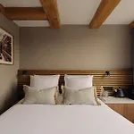 Adam\'S Canal House